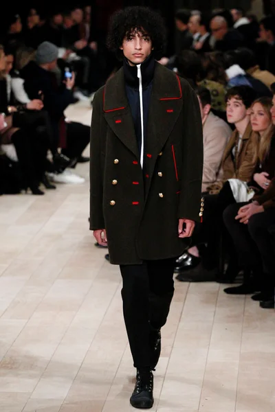 Look 10